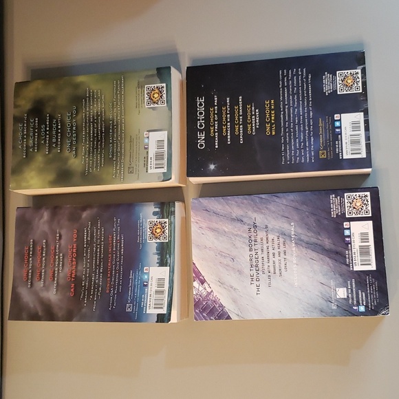 DIVERGENT 4 book series by Veronica Roth LIKE NEW - Picture 4 of 10